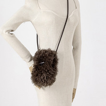 可爱泰迪毛斜挎包2025冬季新款手机包复古风毛绒翻盖小方包女