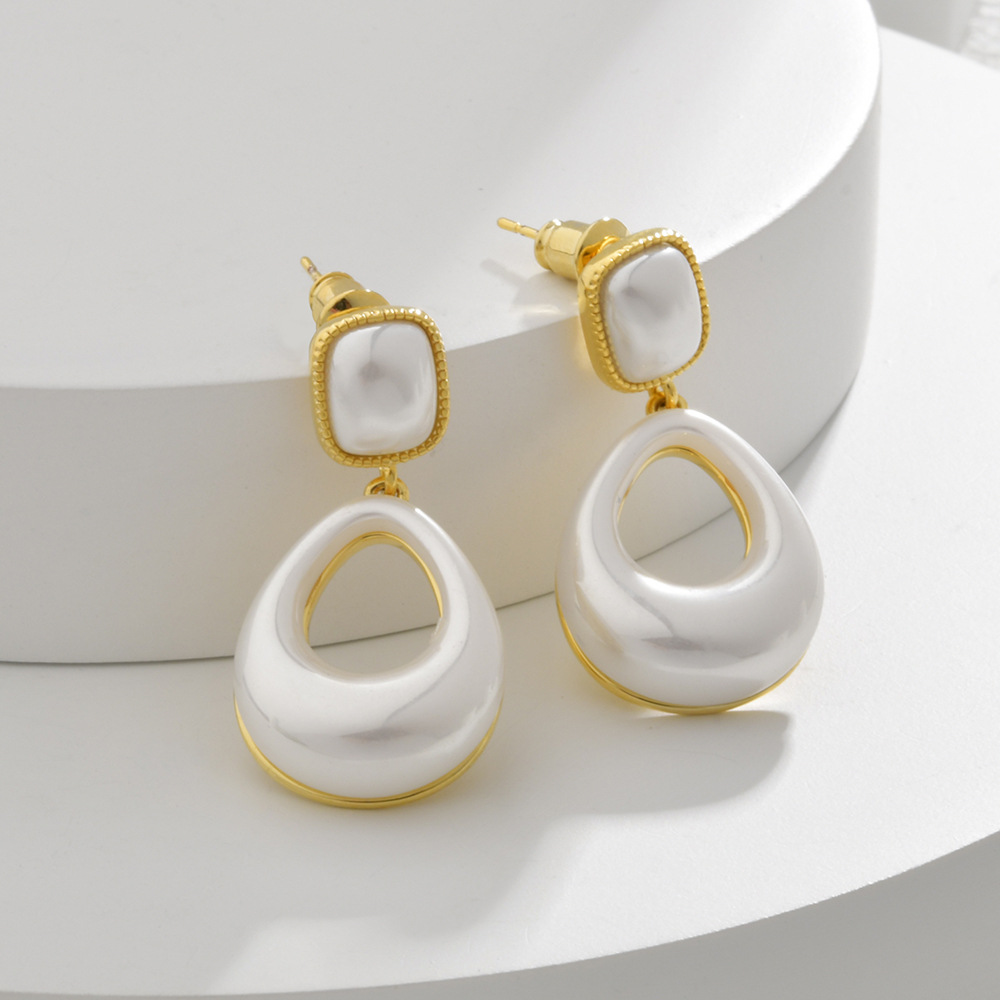 High-grade Water Drop Mabe Pearl Eardrops Graceful And Fashionable