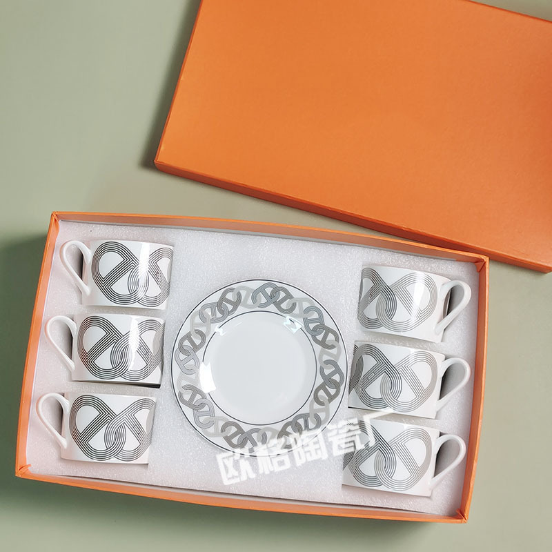 Conjunto de café de porcelana de hueso europeo transfronterizo, tazas de pareja, seis tazas, seis platos, 3 regalos caseros de té de la tarde retro de lujo
