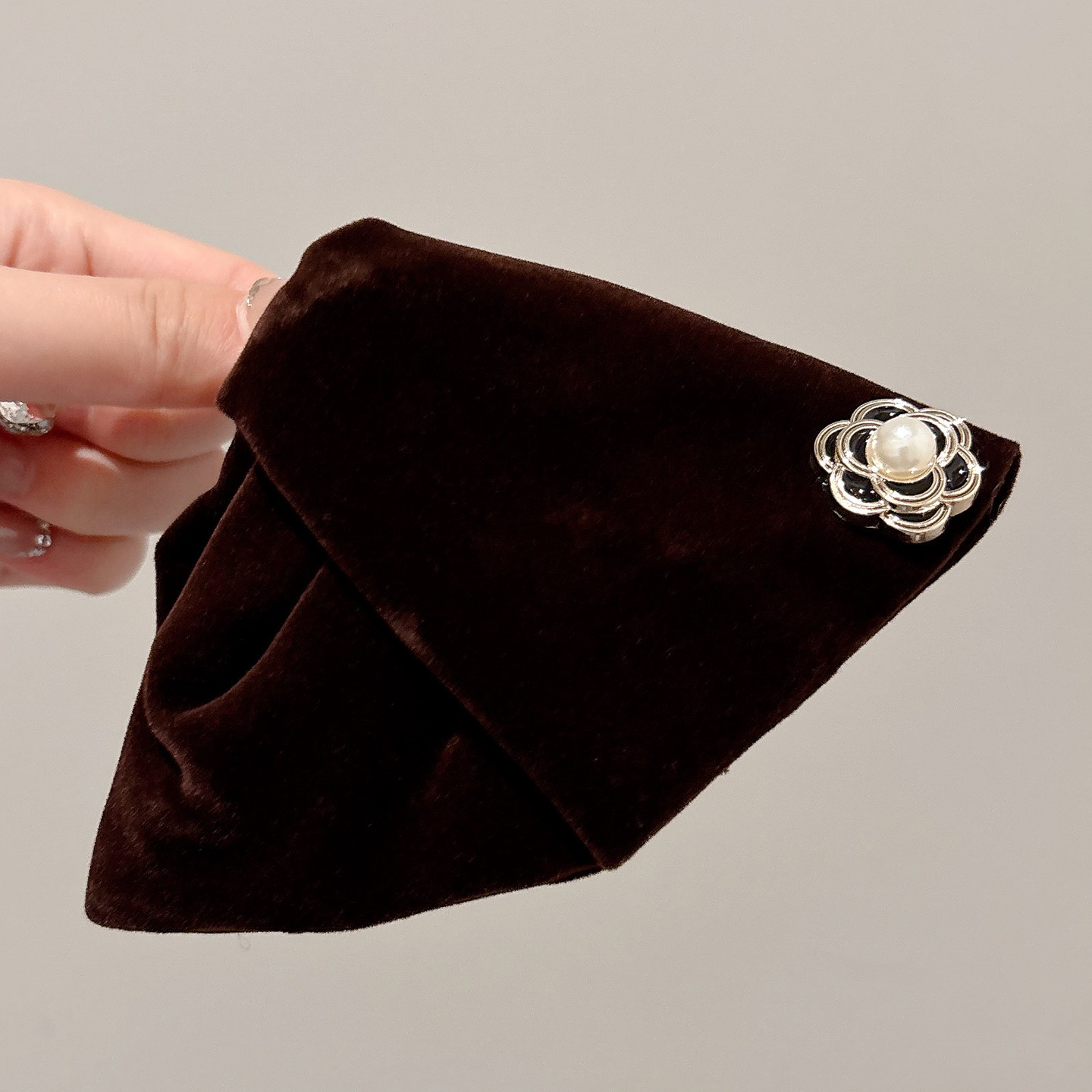 Elegante retrógrado leopardo triángulo clip de agarre mujer 2025 nuevo clip de cabello de cabeza de tiburón clip de cabello adornamiento para el cabello