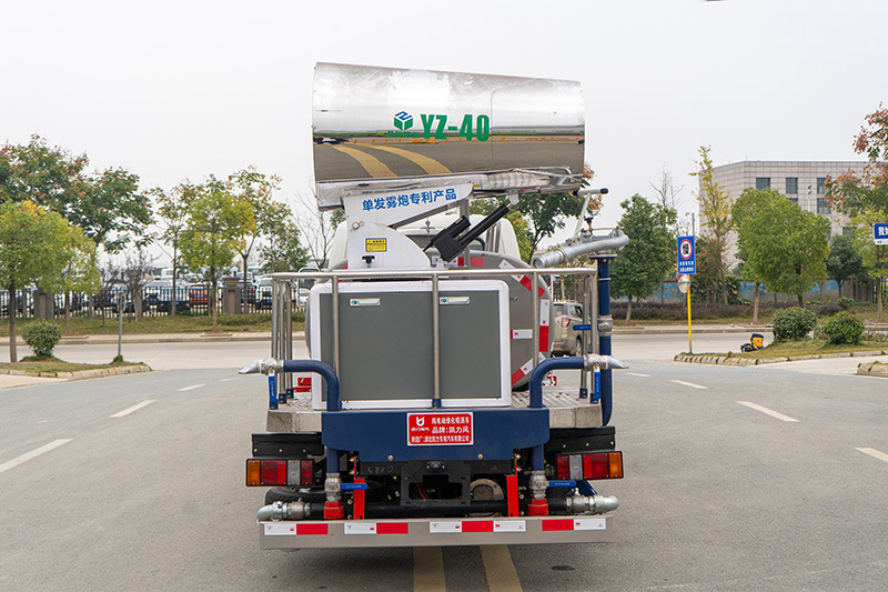 Dongfeng Huashen New Energy Sprinkler Truck, Multi-Functional Electric Sprinkler Truck for Construction Site, Dust Removal, Greening and Disinfection on Roads