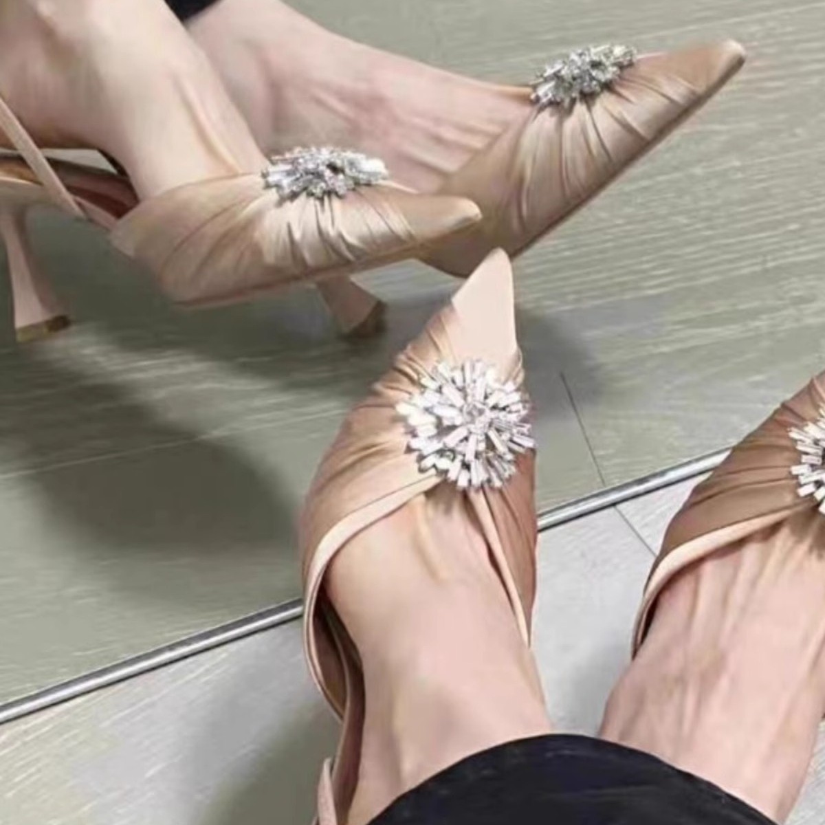 Romantic and delicate high heels nude with rhinestones