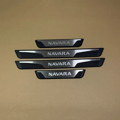 ROGUE FRONTIER Navara | Dekorativ pedal başlıqları - navara-exterior-door-sill-strip-d-model-black-base-with-silver-color