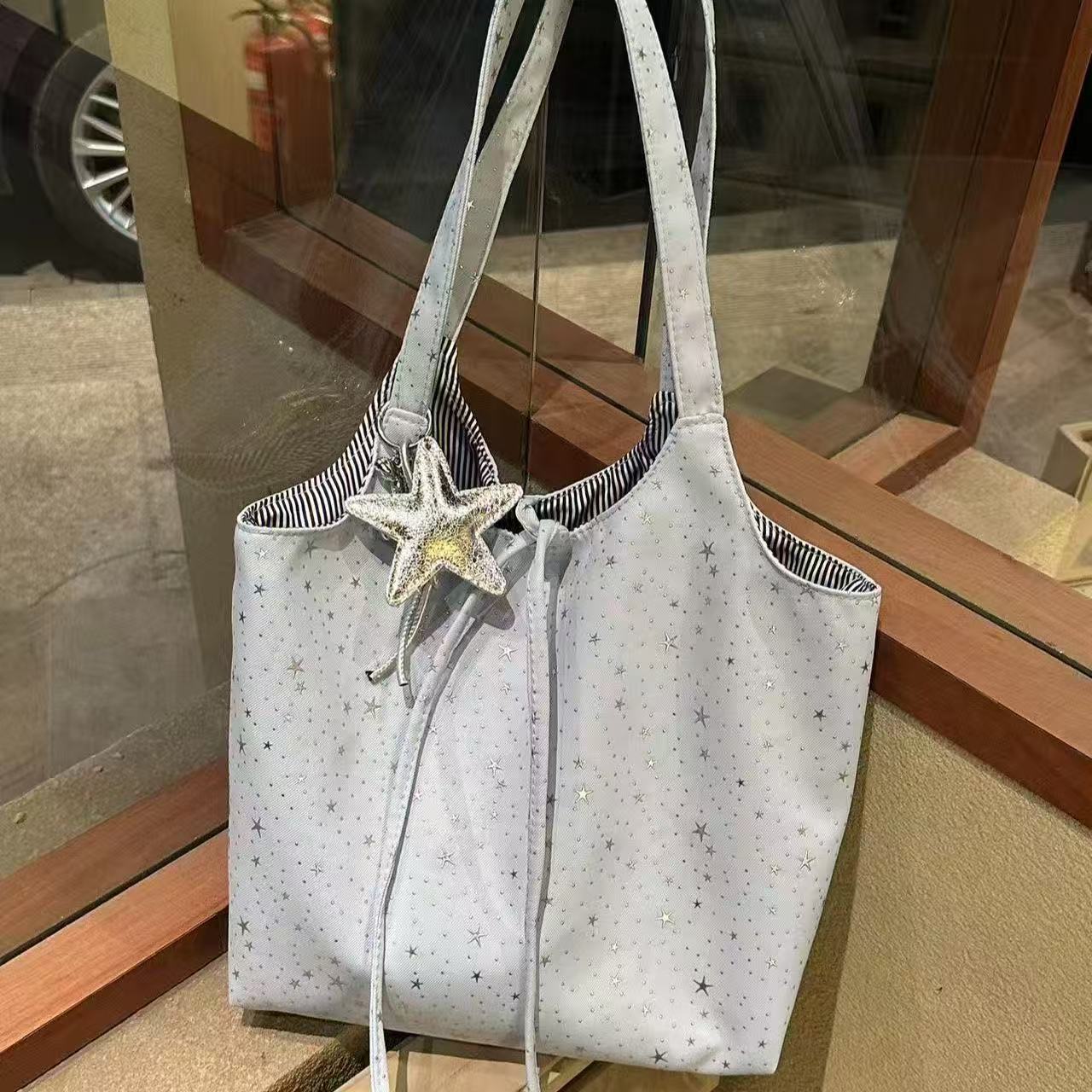 Korean-Style Ins-Style Star-Print Tote Bag for Women, Large-Capacity Shoulder Bag, 2026 New Trendy Fashion for Commuting and Leisure