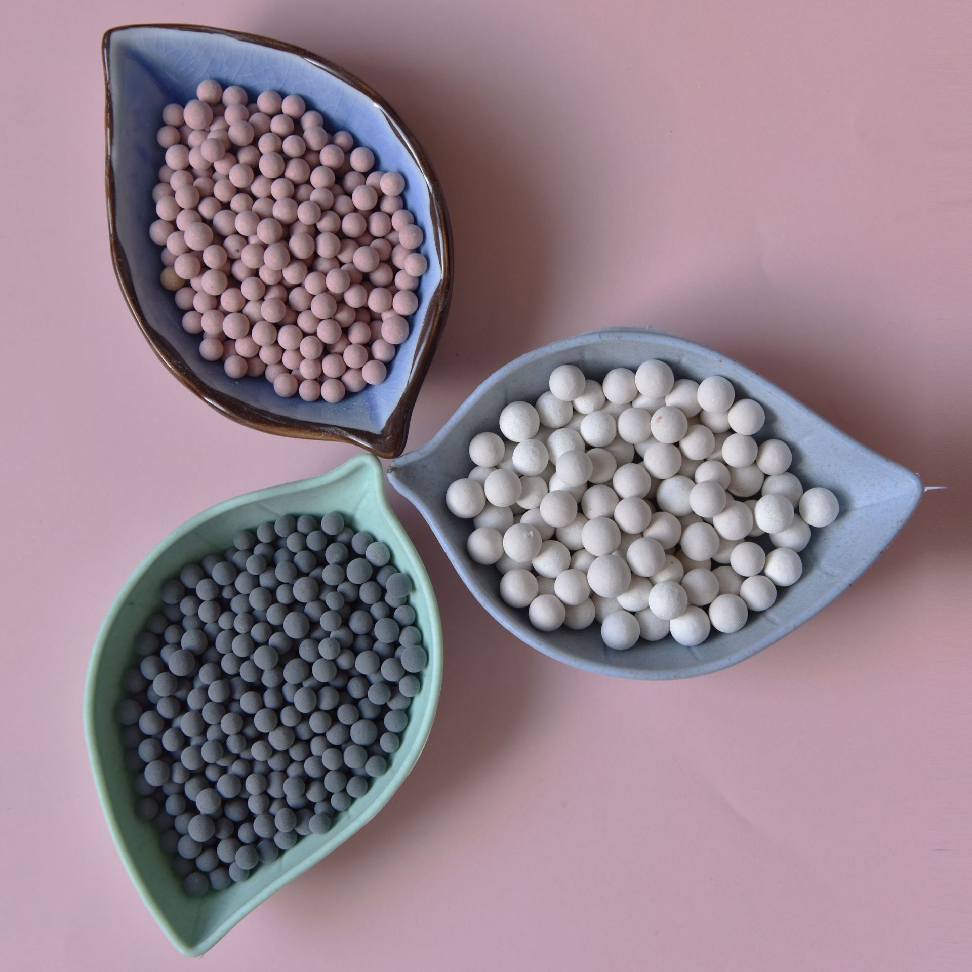 厂家生产水质净化用彩色陶瓷球彩色能量球 多色多规格碱性陶瓷球