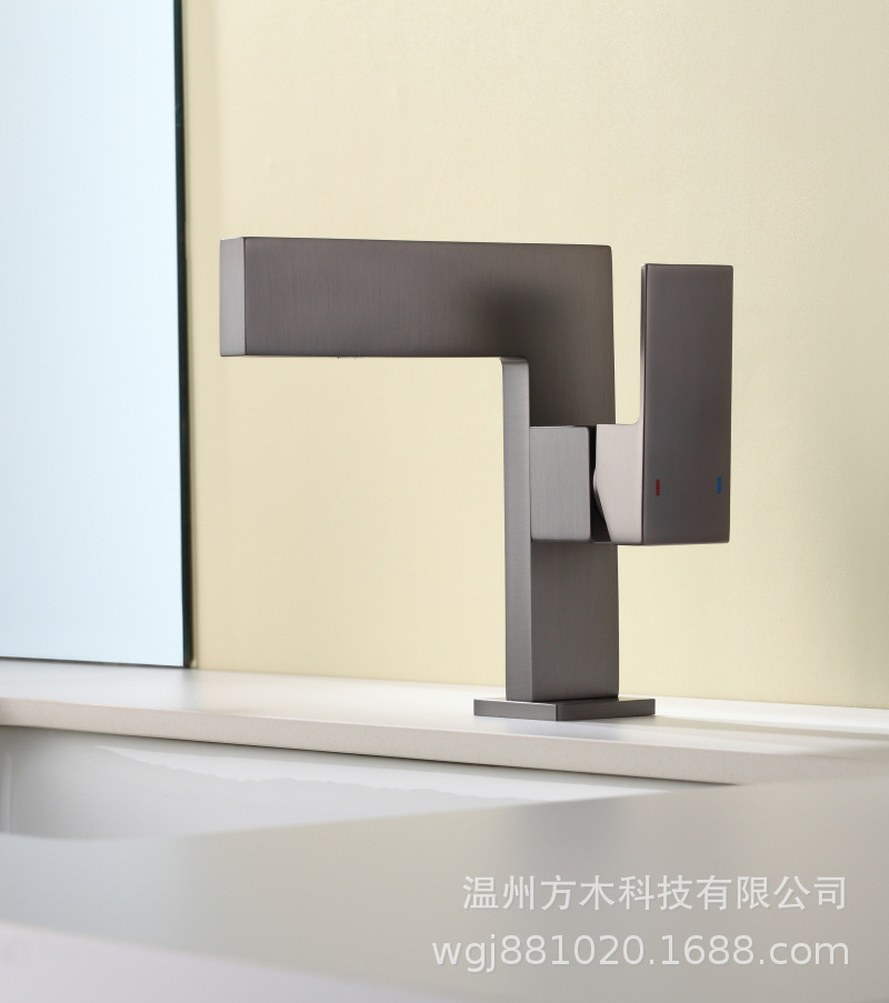 All-copper flat seven-shaped square creative bathroom, waterfall, single hole, single handle, side-opening basin, cold and hot water faucet for washing undefined