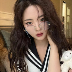 Yang Chaoyue's same-style rimless glasses: the internet-famous, minimalist, intellectual "bad boy" vibe—perfect for trendy myopia wearers with a square, petite frame.