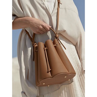 2025�p�ݻ���ˮͰ��С��Ů���OӋ�͹Ű�Ůʿ������б����μ����D