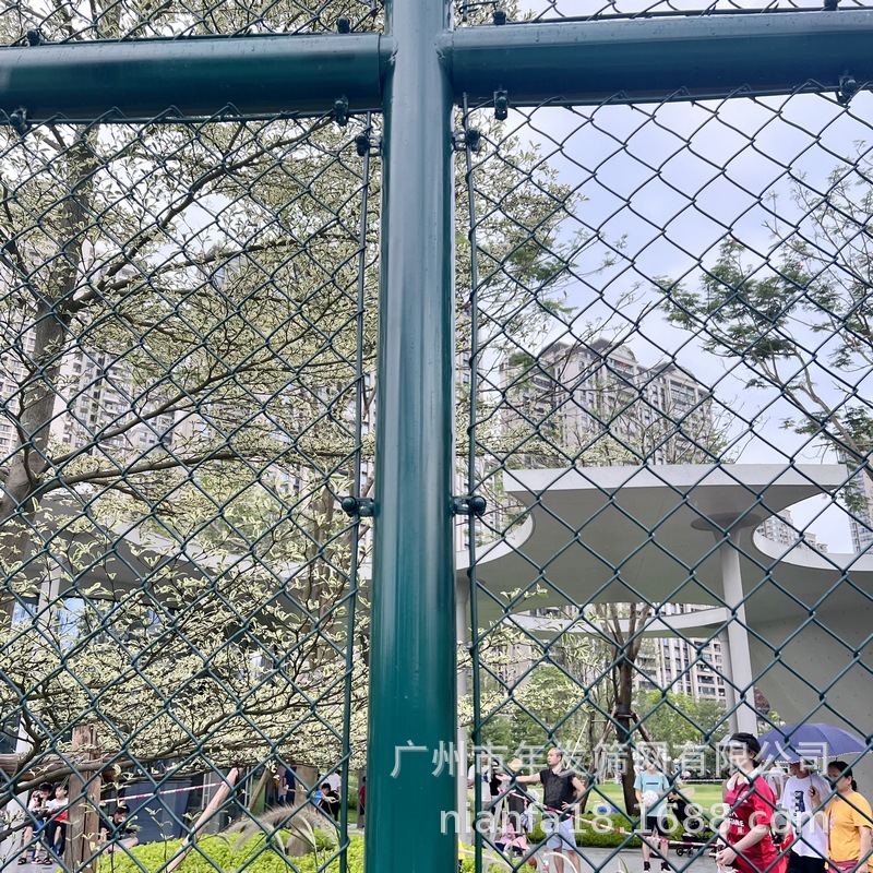 足球场运动场所临边防护网 组装式喷塑篮球场勾花菱形网