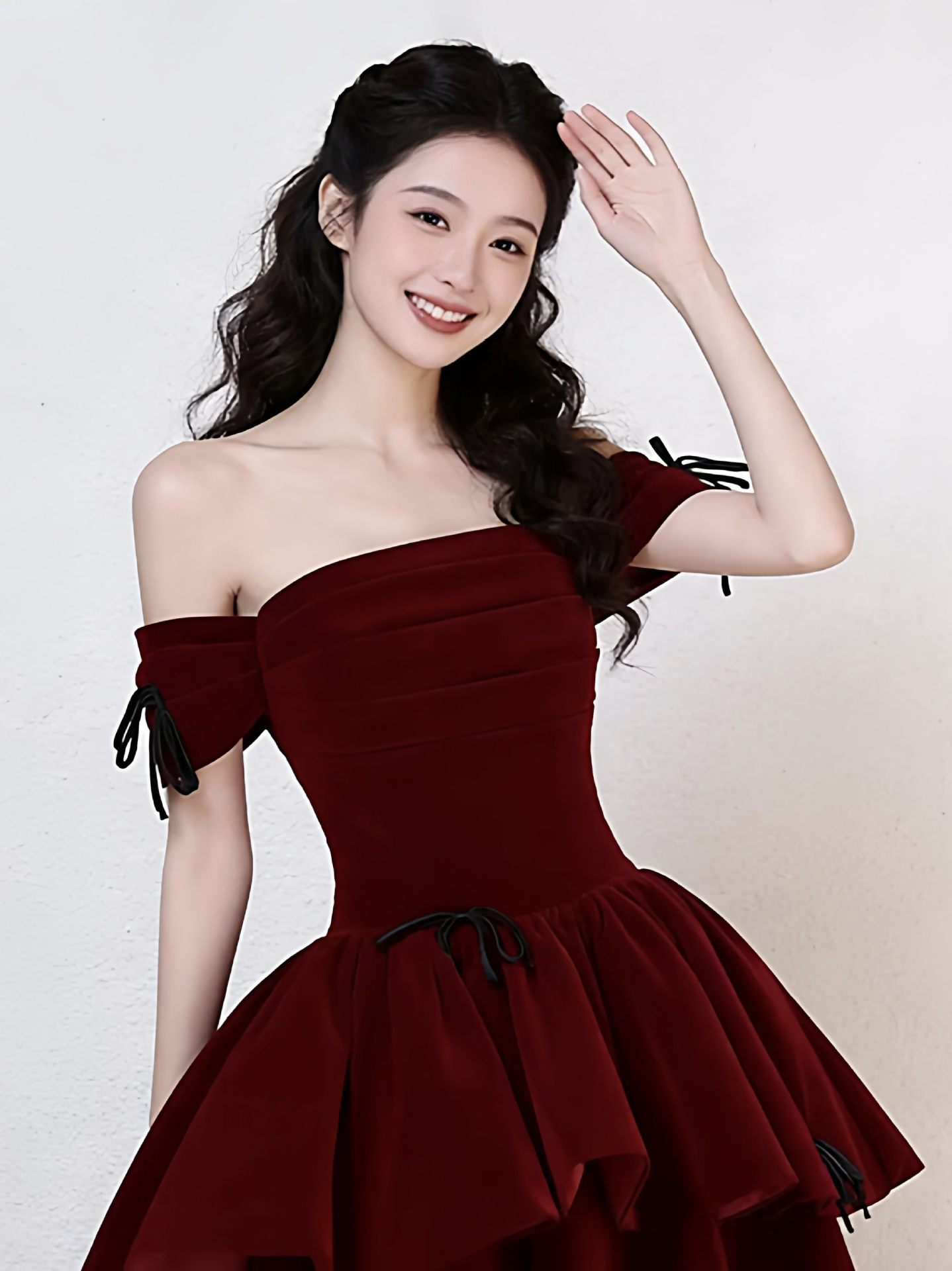 Đầm dạ hội nhung đỏ rượu vang cổ yếm, tay dài, dáng ôm body, phong cách công chúa sang trọng — Đỏ rượu chi tiết 4