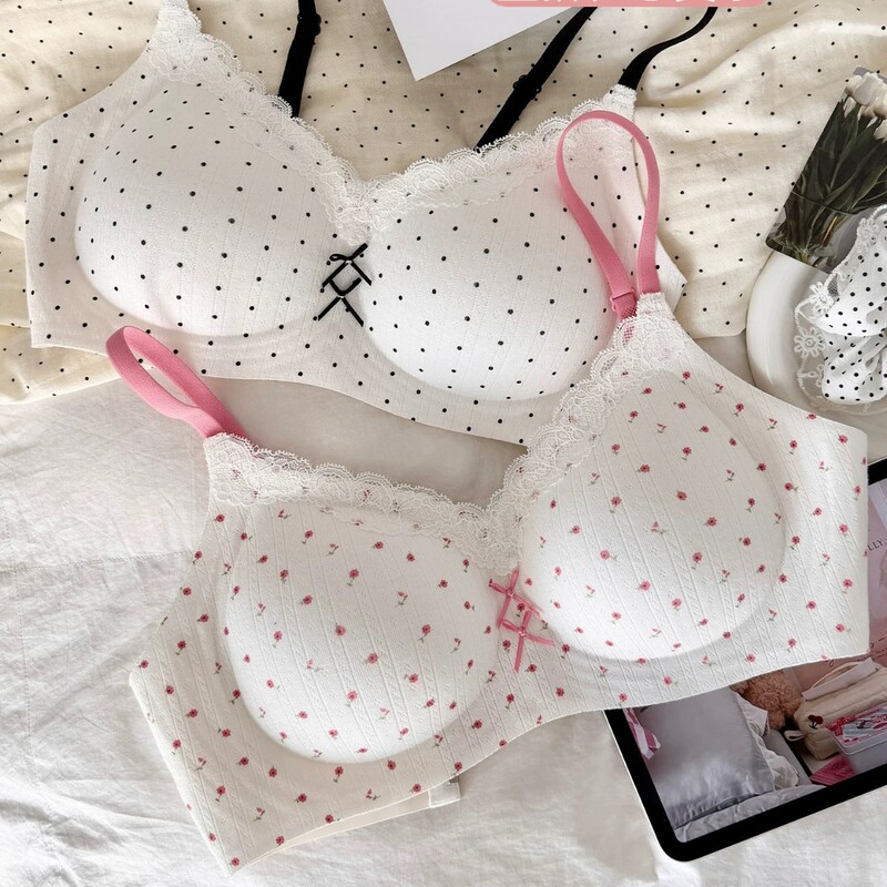 Six Rabbits Seamless Underwear for Women, Small Chest Push-Up Bra, Side Breast Collection, Anti-Expansion Lace Collar, Sweet Style Bra