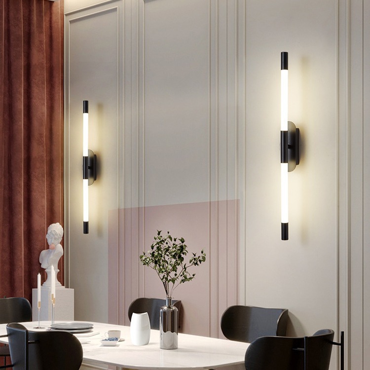 Lámpara de pared moderna larga lámpara de pared de sala de estar simple nórdica lujosa lámpara de pared de cobre cabecera de cama de hotel muy ligera