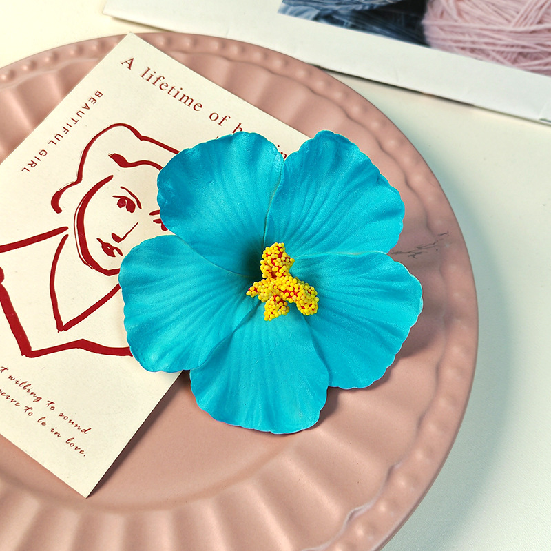 Light blue (with hairpin)