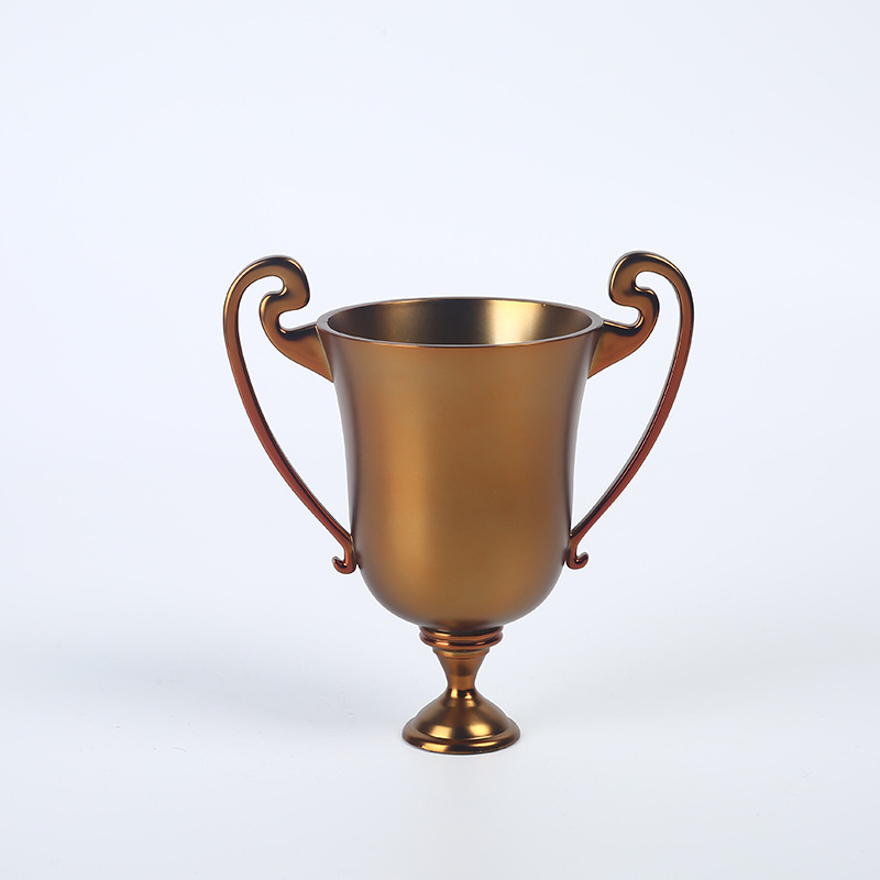 Inventario de trofeos de plástico pequeños adornos para niños incentivar regalos de plástico proceso galvanizado trofeos personalizados en blanco sentido superior