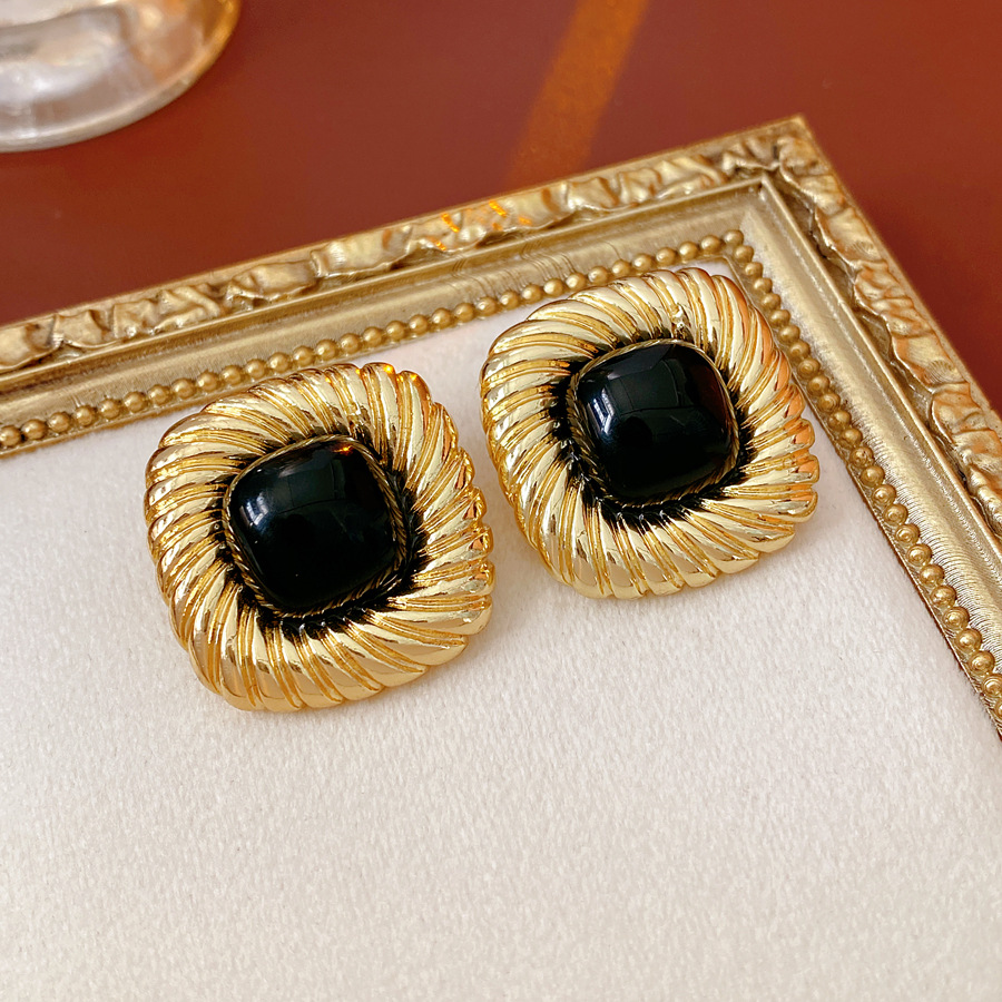 Medieval vintage aguja de plata cuadrada torsión pendientes de moda retro universal pendientes de diseño sensación de orejas pequeñas para mujeres