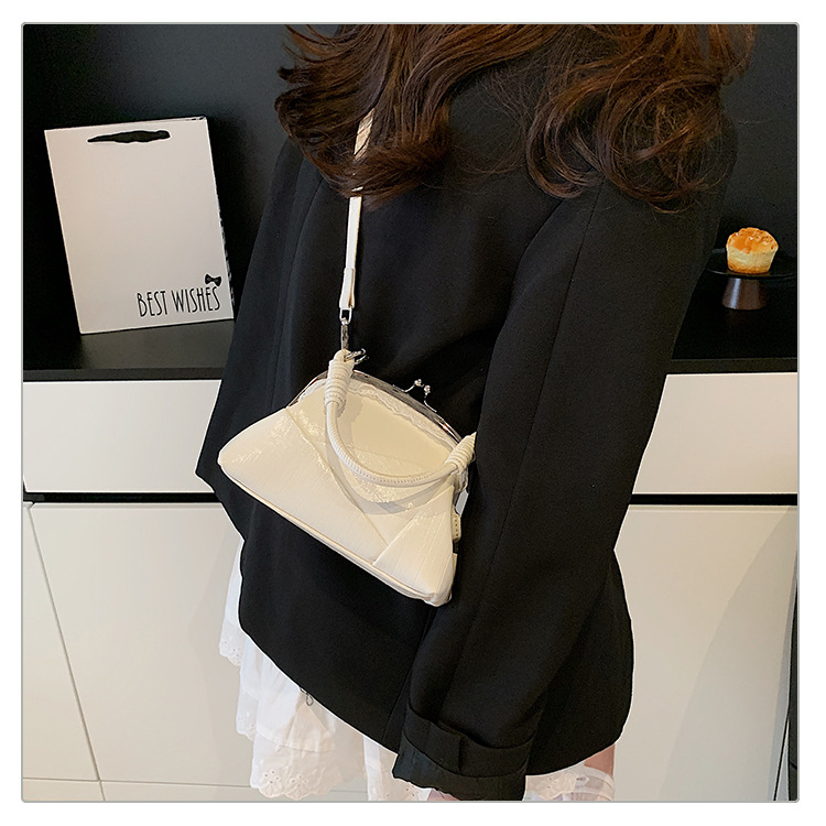 Fashionable and unique flap shell bag 2025 new style, versatile commuter shoulder bag, versatile handbag, stylish crossbody bag undefined