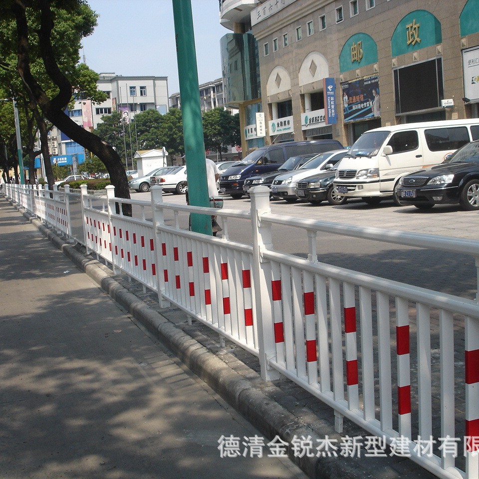 厂家供应绿色道路绿化带市政小区塑钢护栏新农村建设塑钢护栏