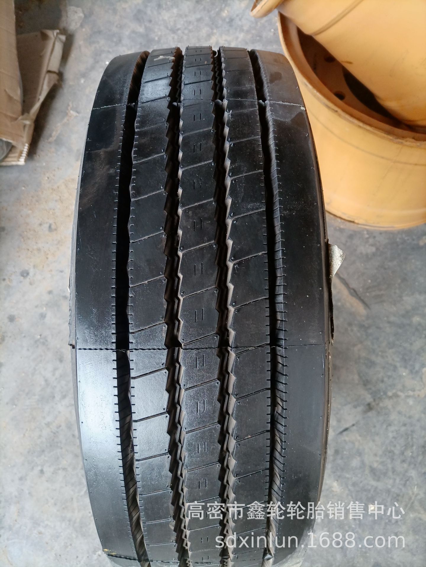 供应平板车卡车校车轮胎钢丝真空轮胎 215/50R17.5