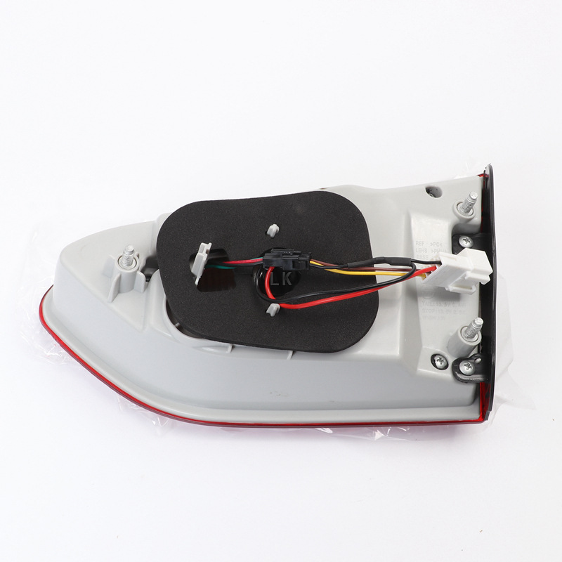 Suitable for GAC Trumpchi GS4 rear tail lamp assembly brake lamp cover legendary reversing lamp housing gs4 rear bumper lamp rear fog lamp