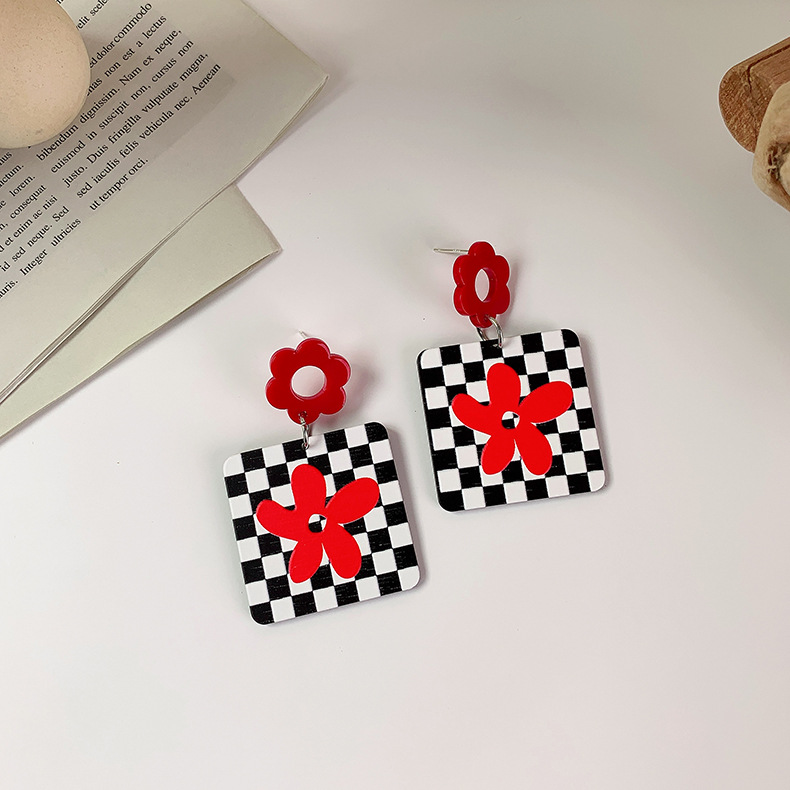 Vintage Black White Plaid Color Flower Acrylic Checkerboard Earrings Wholesale Nihaojewelry display picture 5