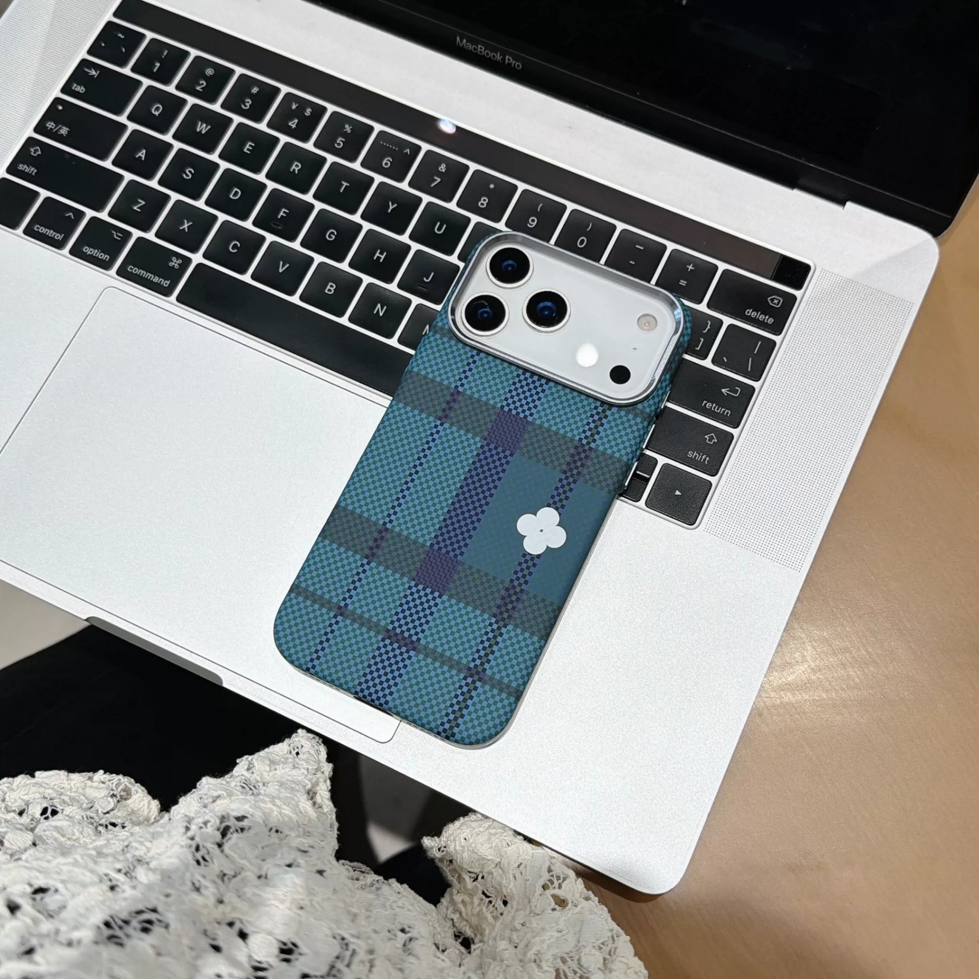 适用iPhone18promax格津生花磁吸手机壳时尚苹果17硬壳防摔保护套