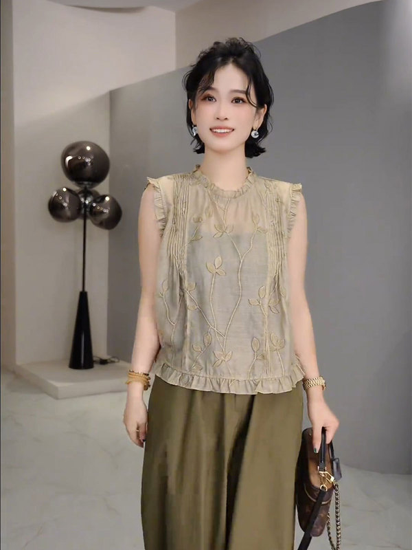 デザインされたヘビーデューティ刺繍レーススプライシングノースリーブシャツ女性用 2025 新しい夏のファッショナブルな年齢を減らすトップ|undefined