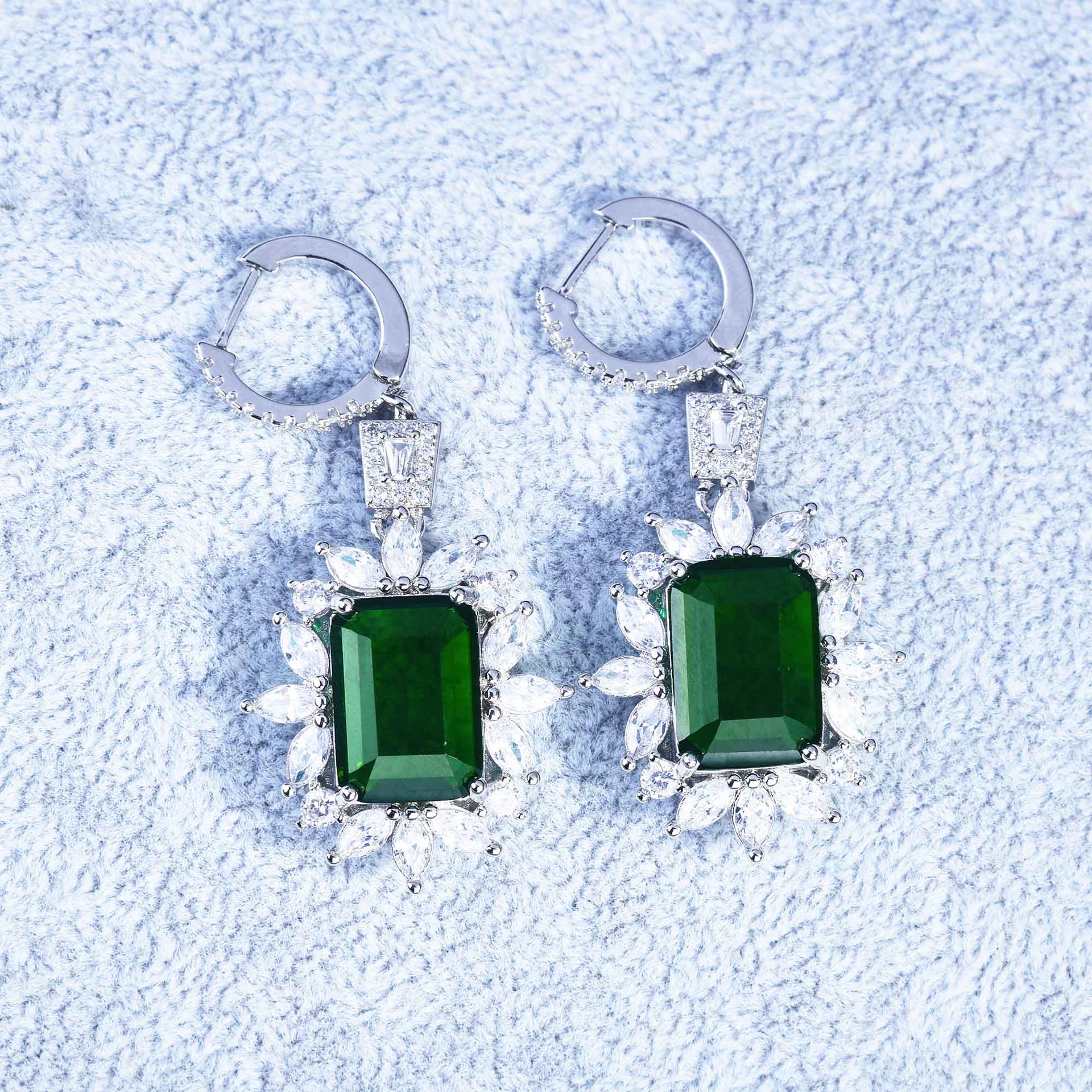 Neu Luxus Quadratischer Diamant Mikro-verkrusteter Smaragd-schnitt Armband Ohrringe Anhänger display picture 9