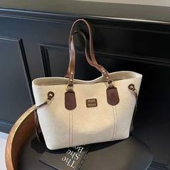 新しい大容量通勤トートバッグ女性のレトロファッション多用途ショルダーバッグハイエンドニッチトレンディなハンドバッグ