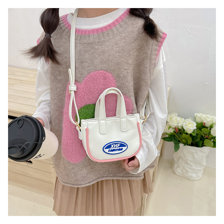 Petit Enfant Toutes Les Saisons Pu Cuir Lettre Mignon Carré Boucle Magnétique Sac À Main display picture 16