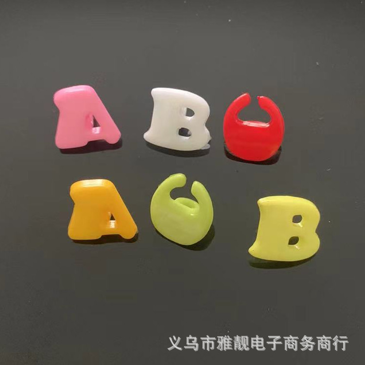 小额批发彩色卡通儿童纽扣可爱童装纽扣英文字母混色ABC头饰