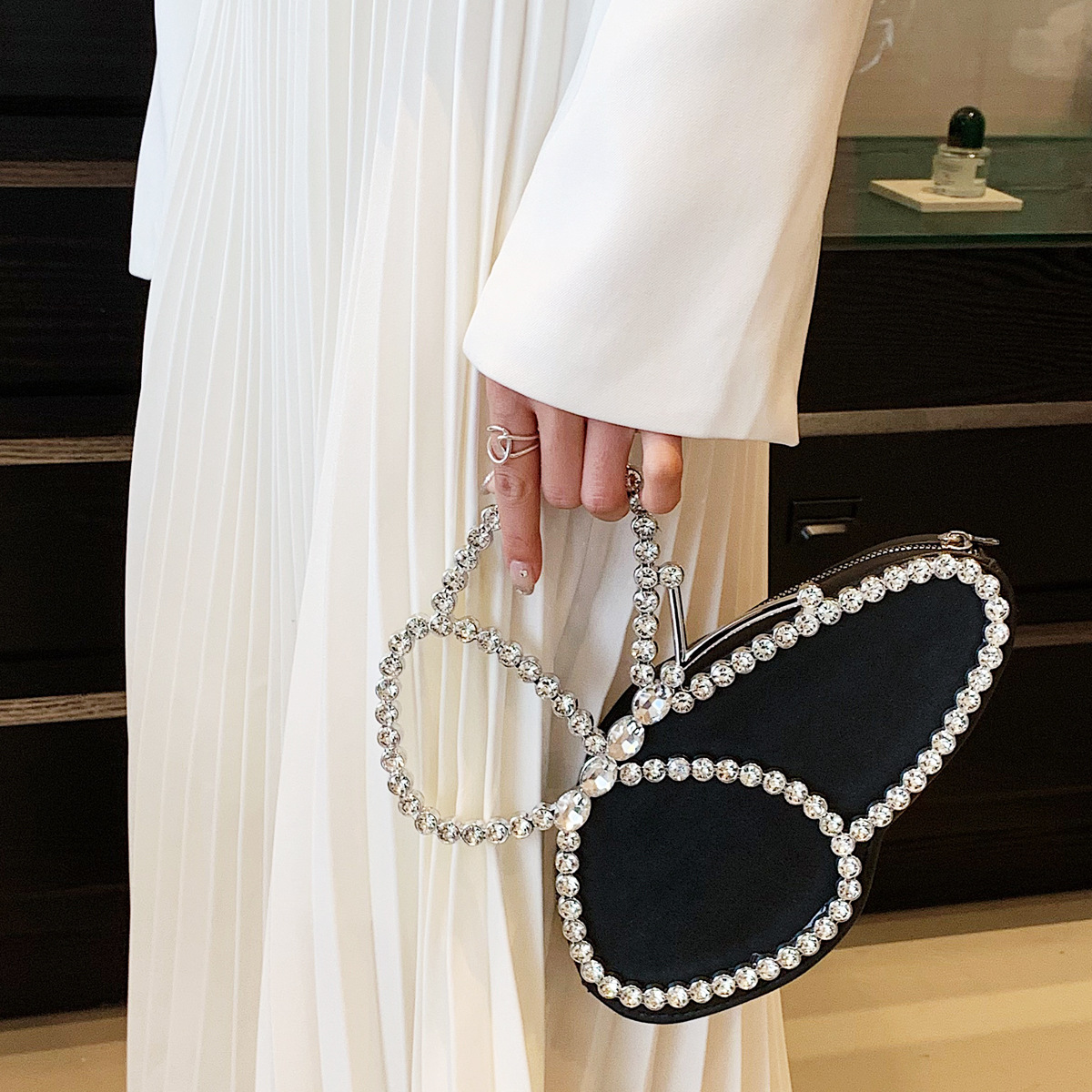 Banquete de mariposa brillante para mujer, nueva colección de verano 2024, tachonado de diamantes de agua, fiesta de alta sociedad, de mano_voghion.com