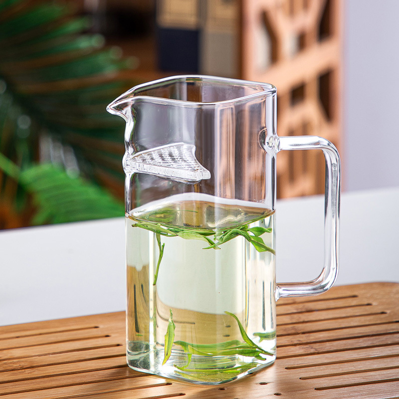廠家供應高溫玻璃月牙杯帶把帶濾網泡茶杯四方分茶杯漏一體公道杯