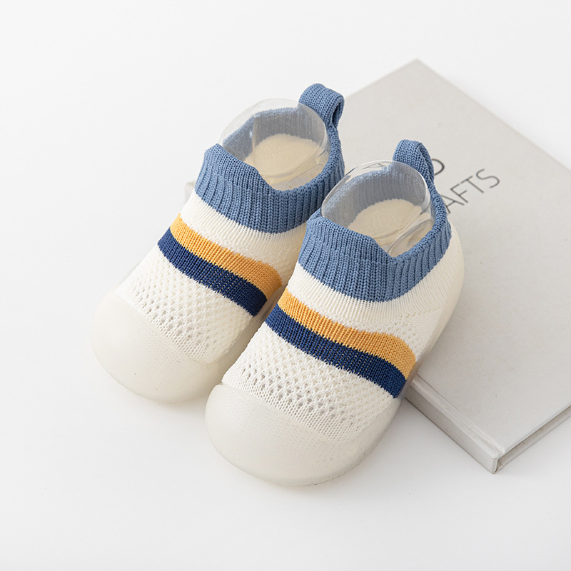 2025 zapatos de bebé primavera y otoño zapatos de bebés calcetines para niños pequeños de interior antideslizantes con suela suave transpirable de verano