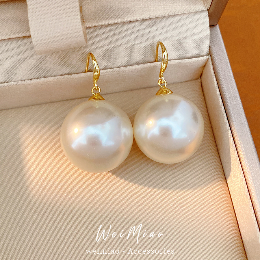18k oro real perlas galvanizadas moda simple temperamento amplio pendientes ligero lujo alta sensación de pendientes al por mayor mujeres