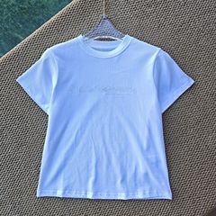 Dawangjia 2025 新しい夏の半袖レター刺繍シンプルでファッショナブルな多用途ラウンドネックトップ女性用