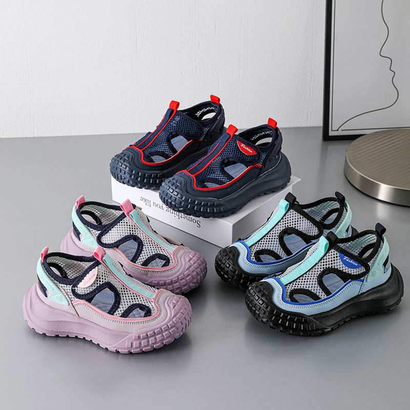Hombres y niñas sandalias deportivas de verano 2025 nuevos zapatos de playa de malla transpirables zapatos casuales huecos para niños