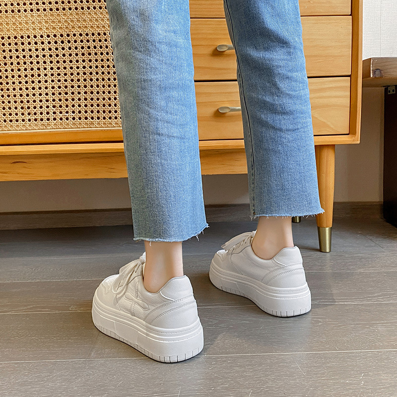 グレープママと同じスタイルの2025年春新作厚底身長アップ白い靴、女性用、脚長効果があり、年齢を軽減するラウンドトゥレースアップスニーカー|undefined