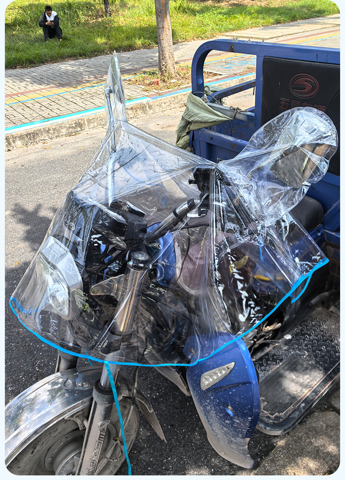 Transparent Pvc Rain and Windproof Cover for the Front of Electric Motorcycles and Three-Wheeled Electric Vehicles, Widened and Thickened for Waterproofing