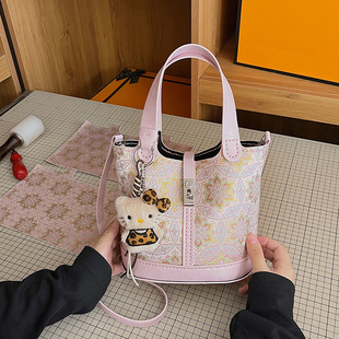 ����ʽˮͰ��DIY���ϰ��\�˻@�����������������μ���p��Ů��