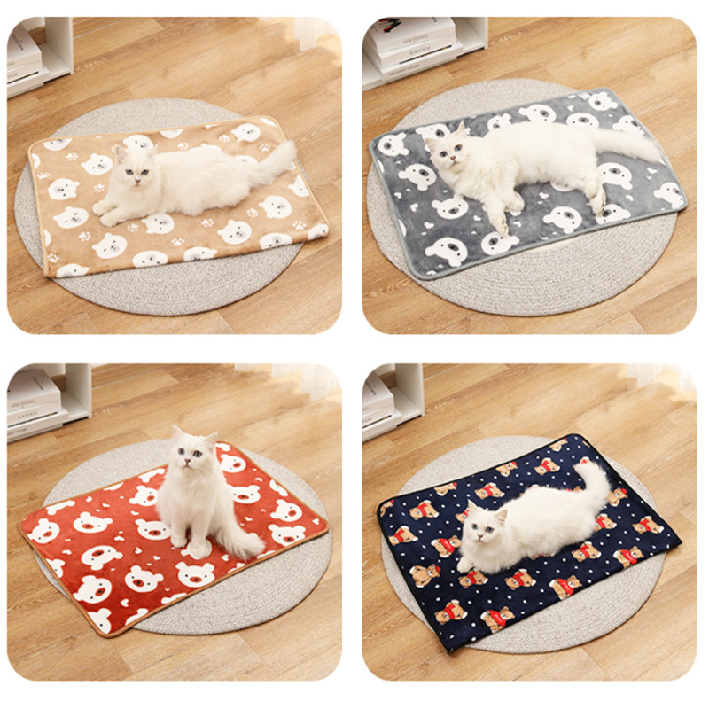 Manta de mascota caliente transfronteriza Four Seasons manta universal para gatos y perros manta de franela engrosada manta de impresión de pata suministros para mascotas
