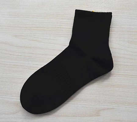 ��Ͳ������ϵ�⴩�ٴ��˶������кڰ״�ɫ��Լ����