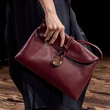 2025新款红色包包 Liberta潮女包真皮手拿包信封包女翻盖斜挎包女