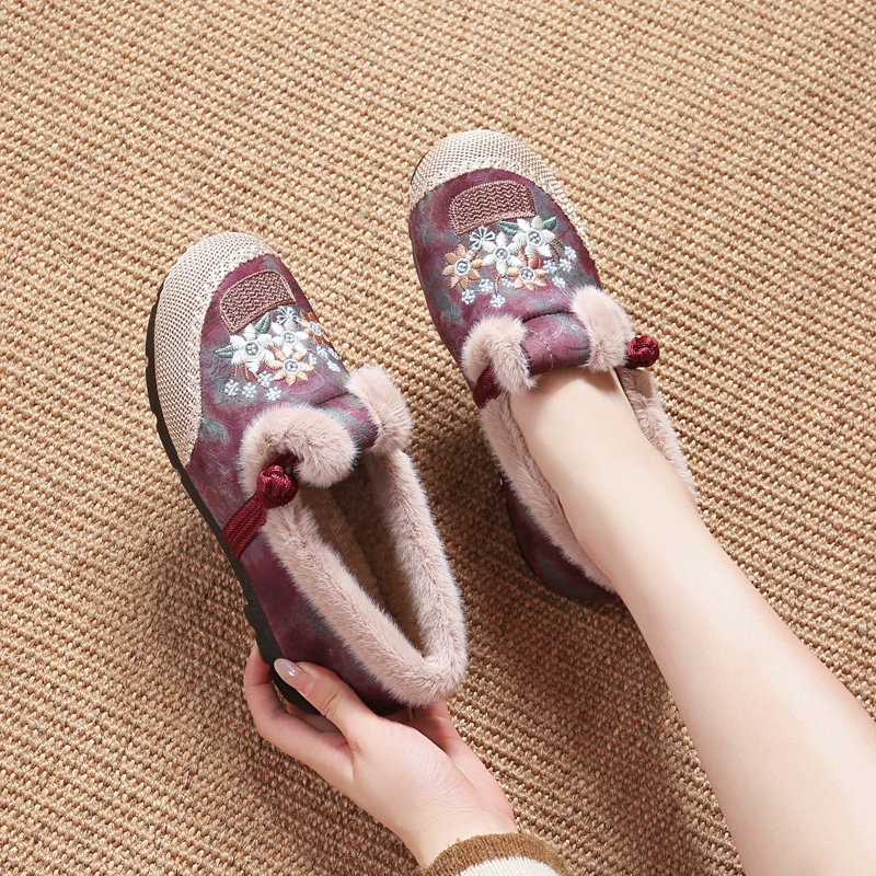 Зимняя мама обувь национальная ветреная вышитая 2024 хлопчатобумажная обувь бархатная утолщая теплая женская хлопчатобумажная обувь новая старая пекинская ткань обувь