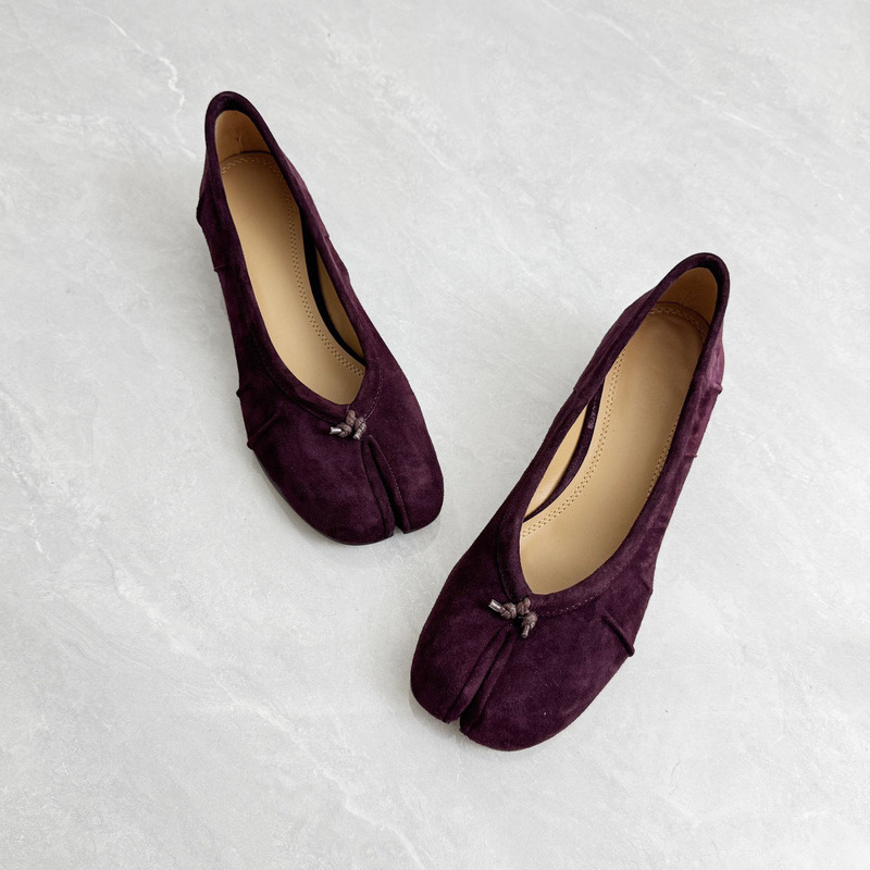 Retro pigskin split-toe shoes, casual shallow-toe flats, solid-color slip-on ballet flats, sheepskin flats for women