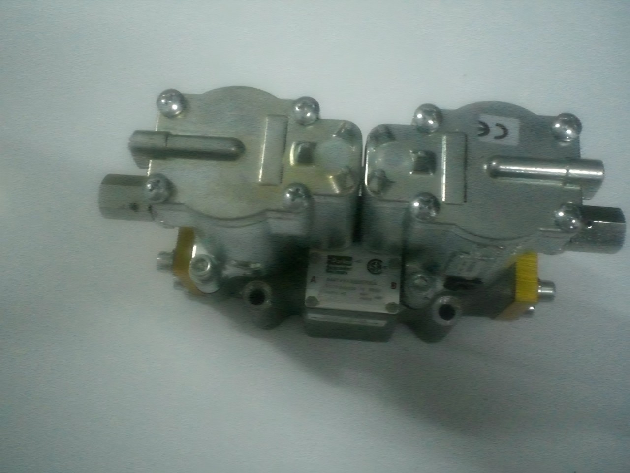 Parker L-215-53-102 Valvair 气动双导阀 120V 覆盖