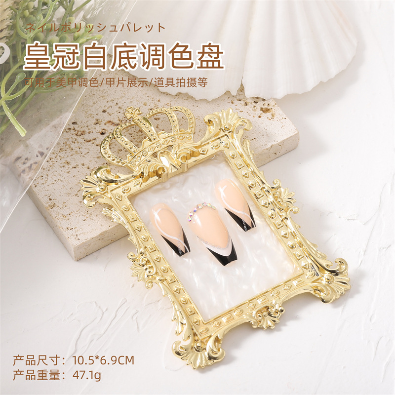 Corona fondo blanco paleta