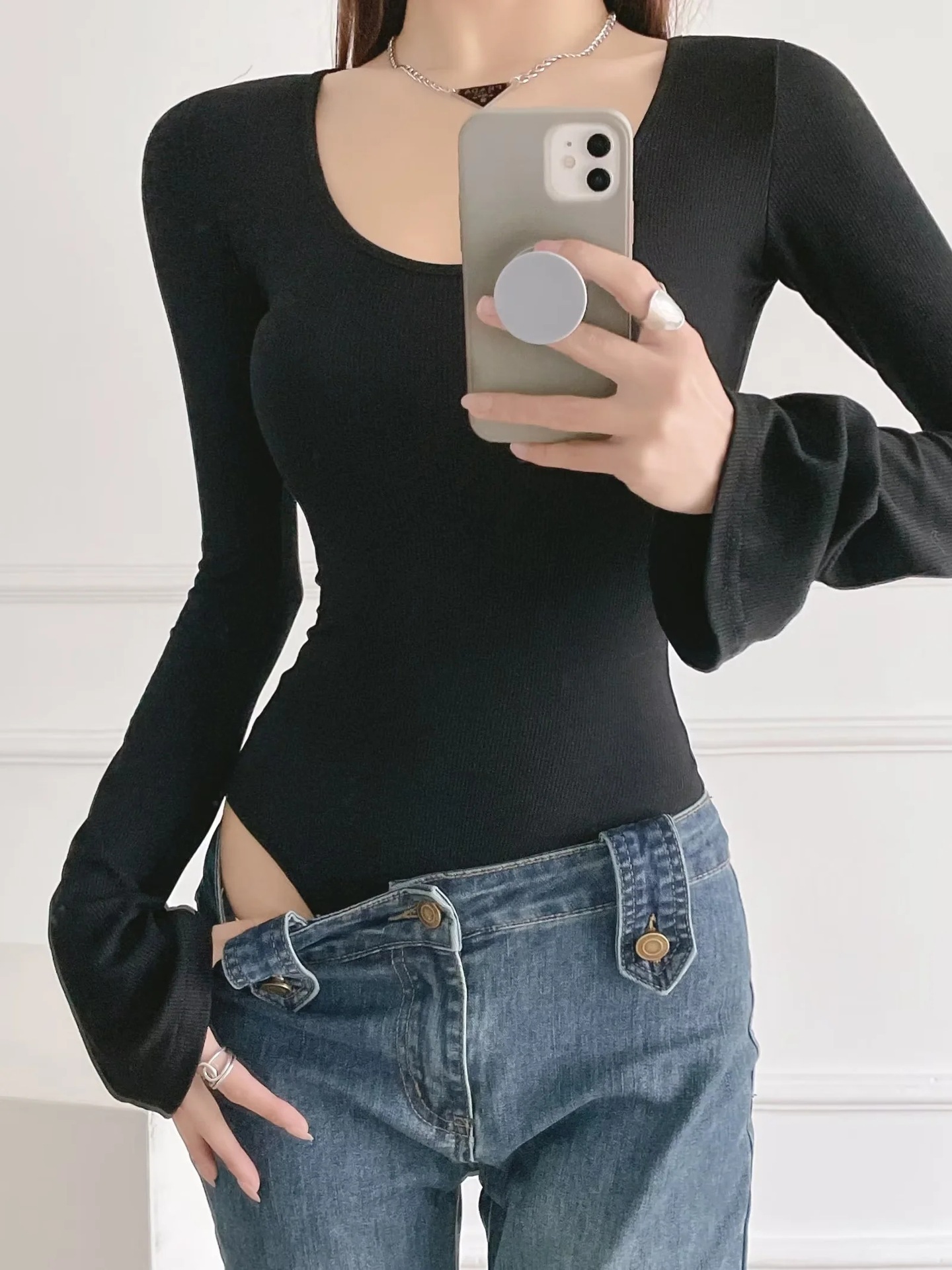 Puro deseo estilo acampanado de manga larga Mono para las mujeres 2023 primavera nueva sexy chica caliente Delgado u-cuello de fondo mono