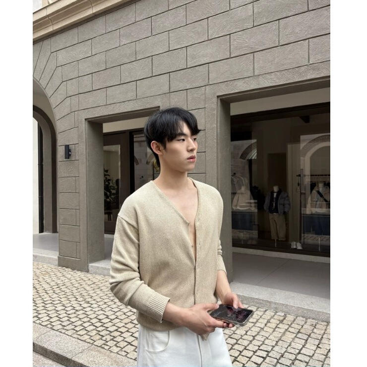 Light and Mature Style V-Neck Knitted Cardigan, Thin and Elegant, Slimming, Suitable for Commuting, Korean-Style Long-Sleeve Linen Jacket for Men Light and Mature Style V-Neck Knitted Cardigan, Thin and Elegant, Slimming, Suitable for Commuting, Korean-Style Long-Sleeve Linen Jacket for Men