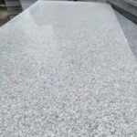 芝麻白花岗岩火烧板荔枝面光面路沿石地铺石外墙干挂园林广场