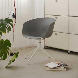 Nordic Danish Designer Simple Office Chair Ergonomic Rotating Backrest Meeting Negotiation Chair Coffee Leisure Chair